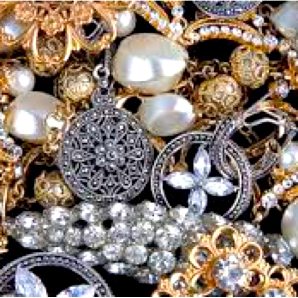 Huge 2 LB Vintage 2 Now Jewelry Lot- MYSTERY BOX~ Gold Silver Rhinestone Pearls
